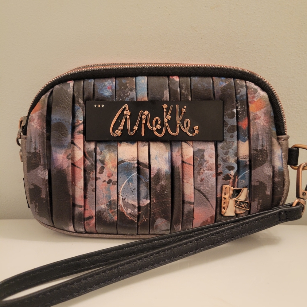 Anekke Wristlet